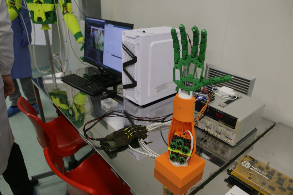 Технологии многофункциональной микроэлектроники и интеллектуальной сенсорики для биогибридных и киберфизических систем(3)