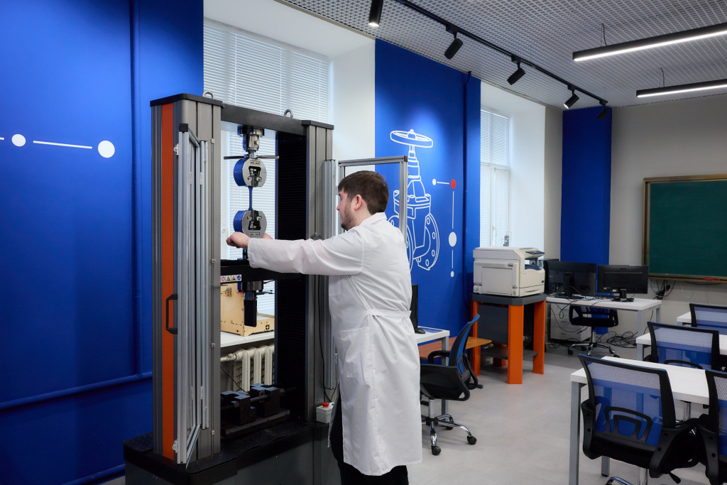 STAR0208_1_resized.jpg STAR0208_1_resized.jpg